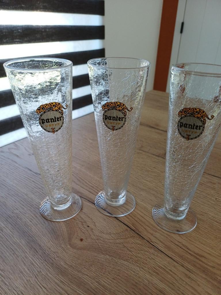 Bierglazen, Enlèvement