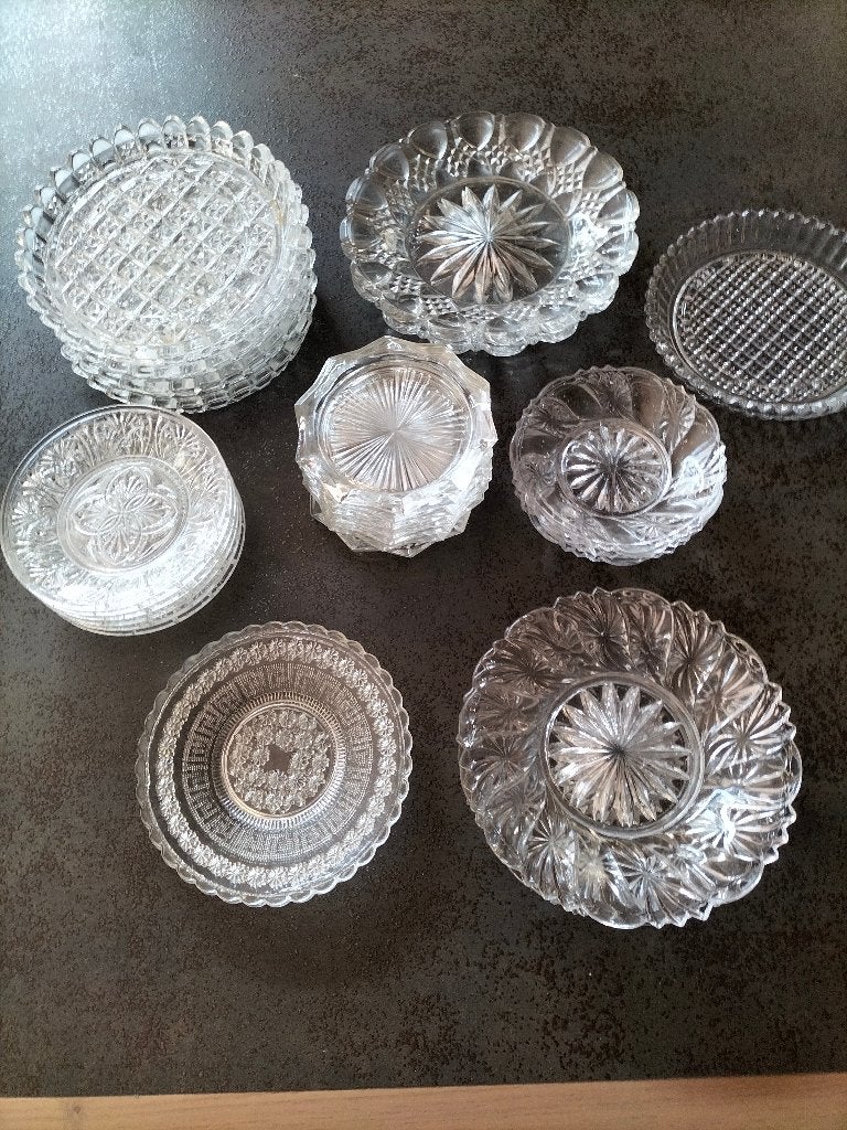 Petites assiettes ciselées, Enlèvement