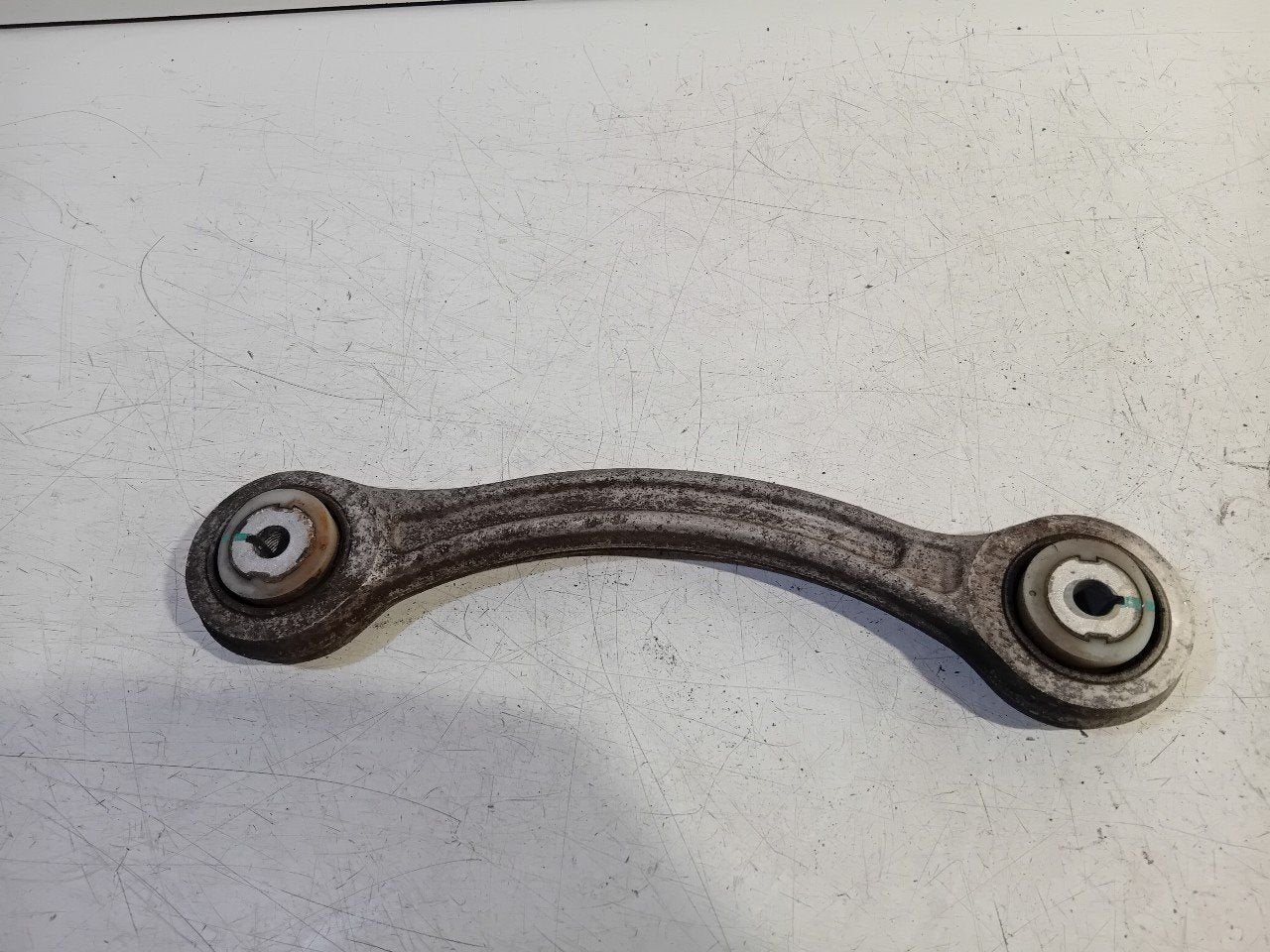 Draagarm rechts voor boven Maserati Ghibli, Onderdelen@venauto.nl, Ettenseweg 76, 4706 PB Roosendaal, The Netherlands, Enlèvement ou Envoi