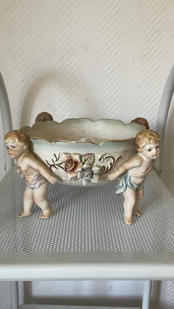 bol en porcelaine portée par des chérubins, Antiquités & Art, Enlèvement