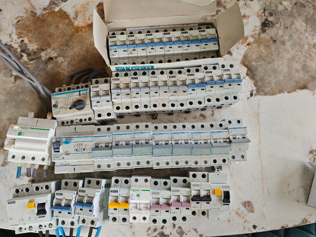 Groot lot zekeringen, Doe-het-zelf en Bouw, Ophalen of Verzenden, Nieuw, Overige typen