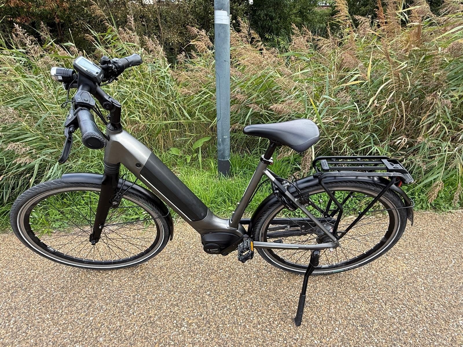 Gazelle Ultimate C8 2023 - In Topstaat - Ontzorgpakket, Ophalen, Zo goed als nieuw, 51 tot 55 cm, 50 km per accu of meer