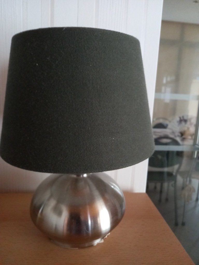2x inoxkleurige tafellamp met donkergroene lampenkap= 8 euro, Huis en Inrichting, Ophalen, Overige typen, Groen, Zo goed als nieuw