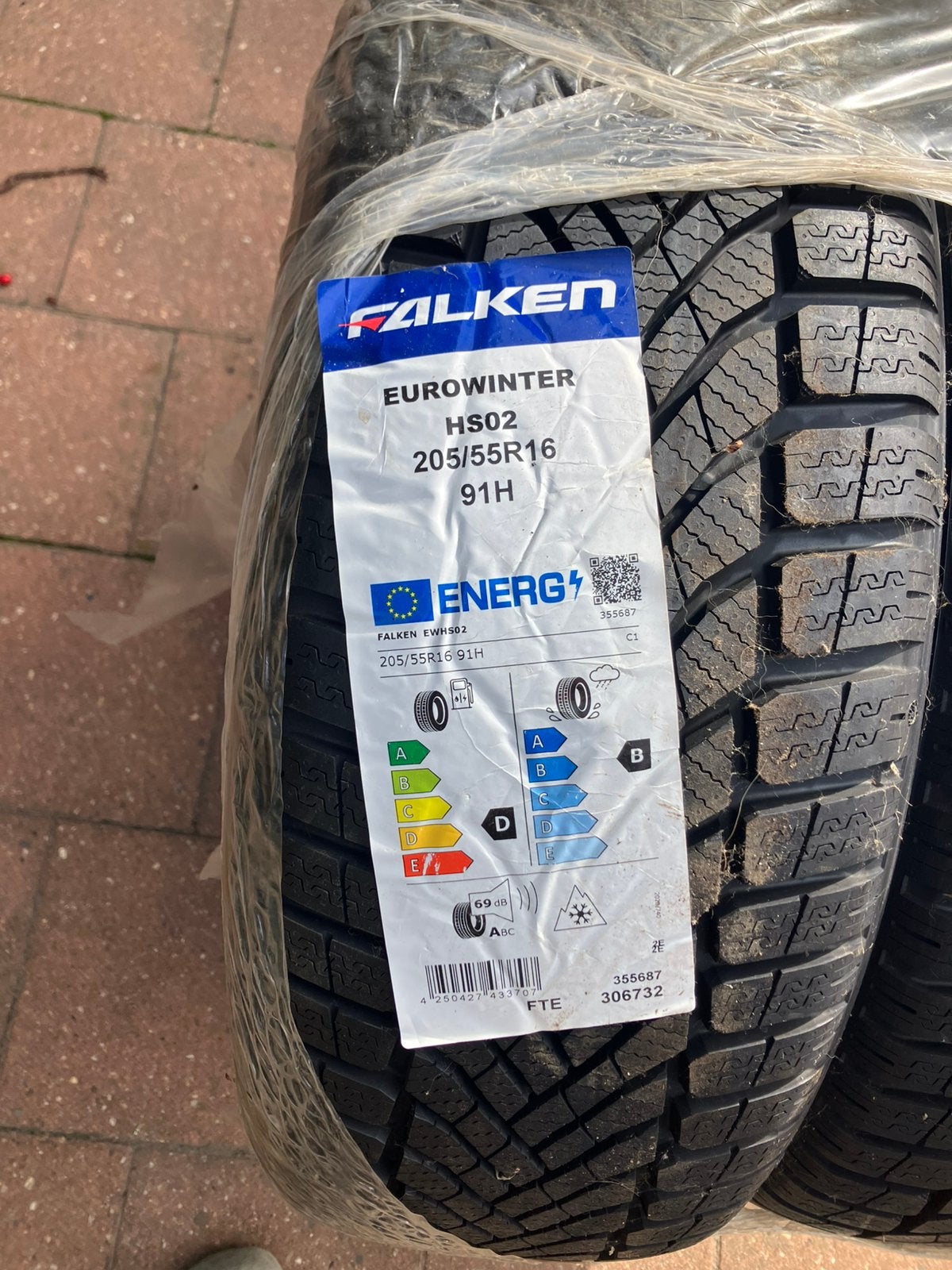 Pneus hiver falken 205 55 16 neufs, Autos : Pièces & Accessoires, Neuf, Pneus hiver, 16 pouces, 205 mm