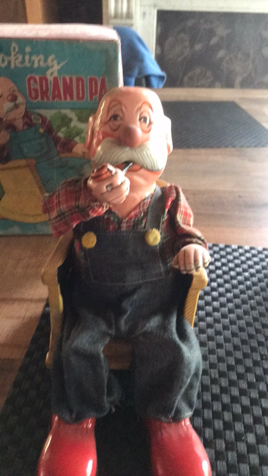 Smoking grand pa in blik, Ophalen