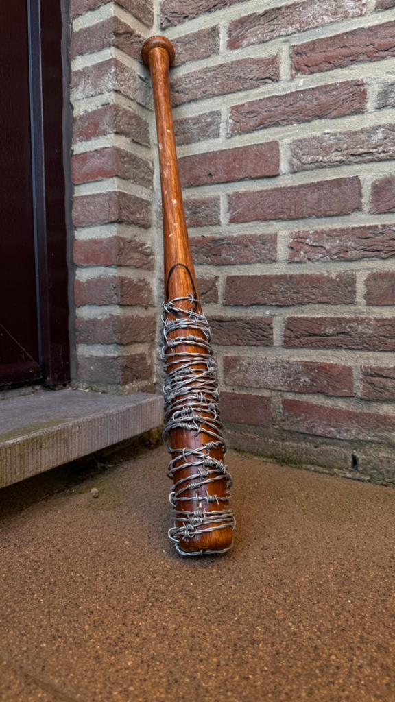 Collection The Walking Dead lucille negan, Musique & Instruments, Instruments à vent | Didgeridoos, Envoi, Comme neuf