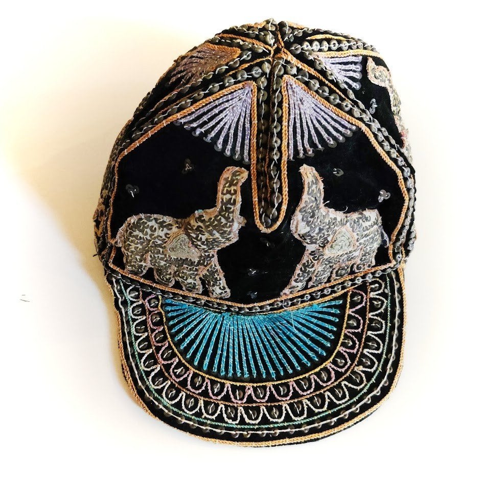 Vintage handgemaakte pet Thailand - pailletten olifantfant, Vêtements | Hommes, Chapeaux & Casquettes, Enlèvement ou Envoi, Neuf