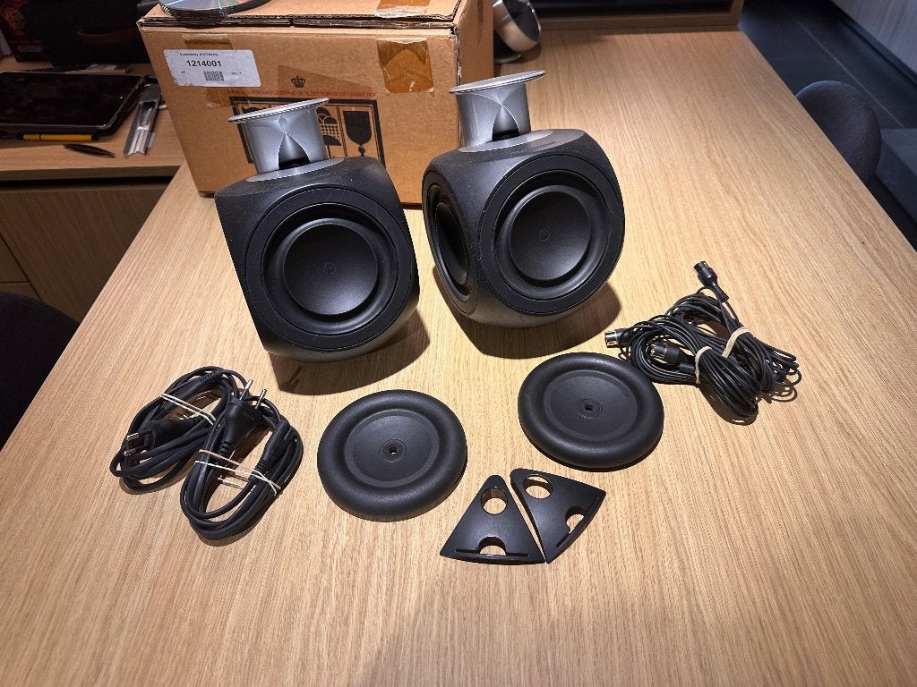 Bang & Olufsen Beolab 3 met tafel rubbers & kabels - B&O, Enlèvement ou Envoi, Info@bang-olufsen.dk, Enceintes stéréo, Bang & Olufsen Alle 1 / DK-7600 Struer / Denmark