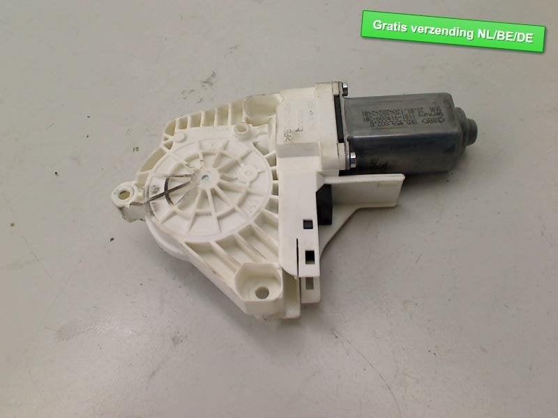 MOTEUR LEVE VITRE ELECTRIQUE AVANT DROIT Audi Q5 (8RB), Auto-Union-Straße  1,
85057  Ingolstadt, DE, Info@audi.de, Audi, Utilisé