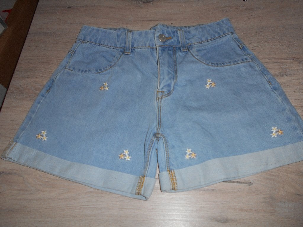 jeans short met bloemen maat 146 - 152, Enfants & Bébés, Vêtements enfant | Taille 146, Enlèvement ou Envoi, Comme neuf, Fille