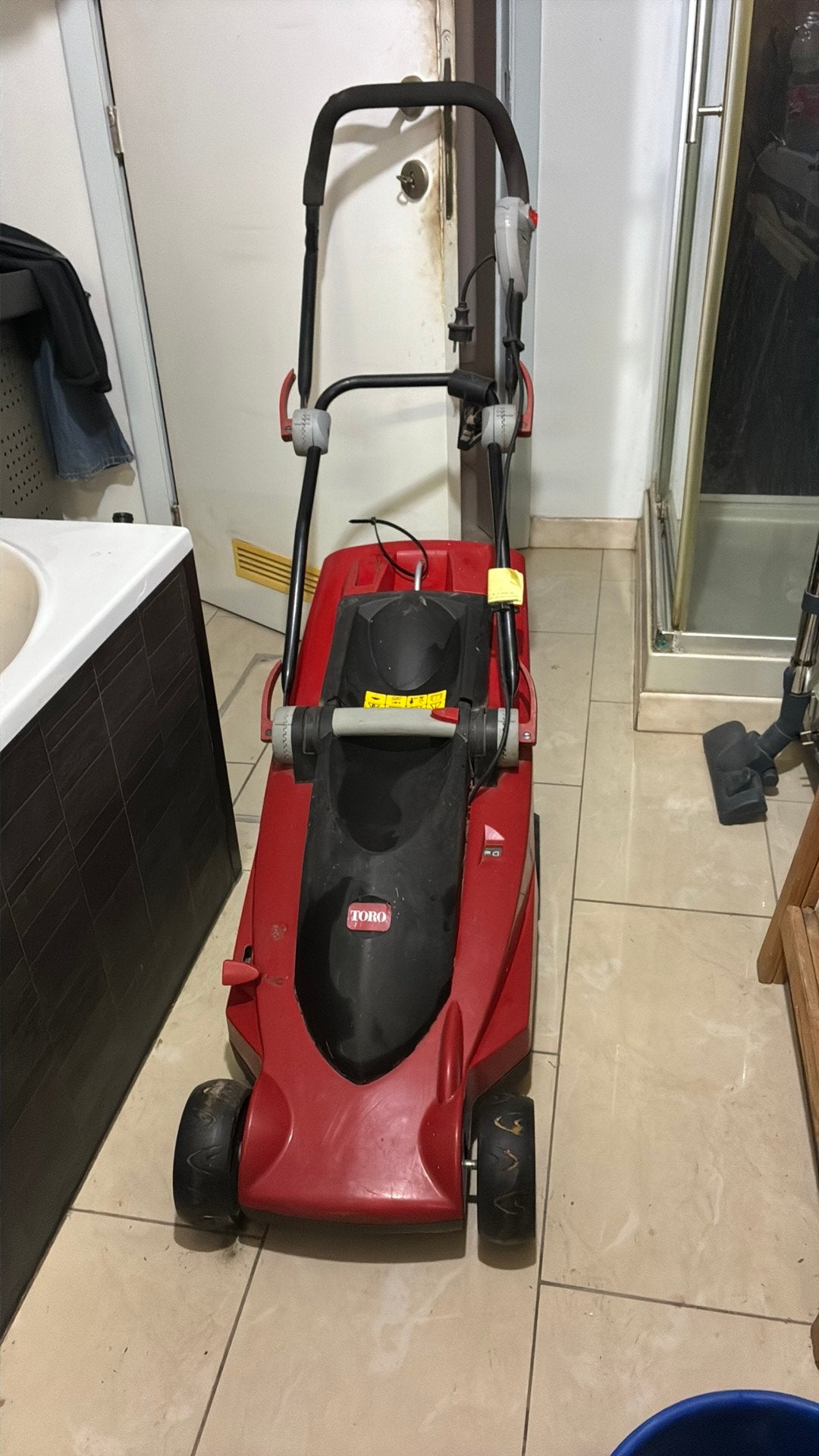Très satisfaite. Exit parce qu'il n'y a plus d'herbe, Tondeuse rotative, 30 à 39 cm, Enlèvement, Utilisé