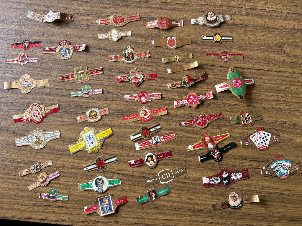 50-tal oude sigarenbandjes, Verzamelen, Rookartikelen, Aanstekers en Luciferdoosjes, Ophalen, Gebruikt, Sigarenbandjes