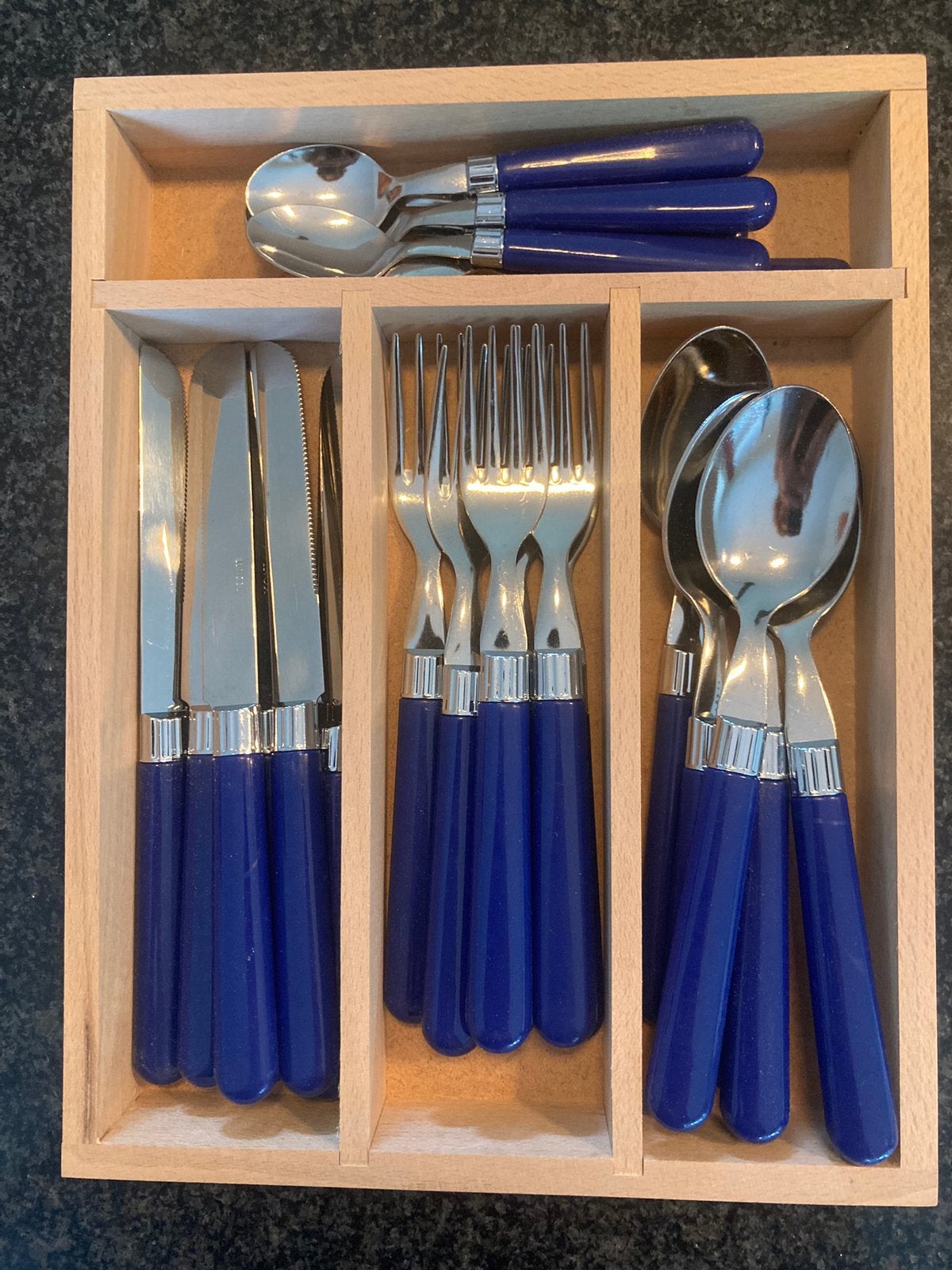 6delig bestek in houten doosje, Maison & Meubles, Enlèvement ou Envoi, Autres matériaux, Neuf, Set de couverts
