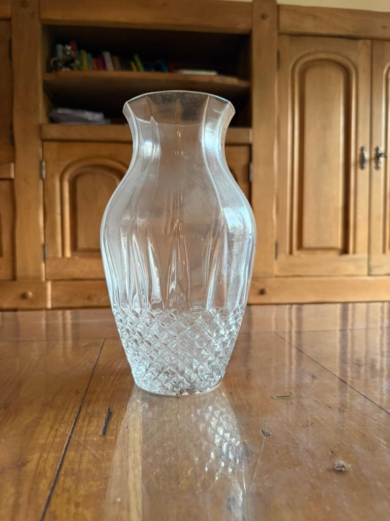 Grand vase en verre taillé vintage transparent, Maison & Meubles, Moins de 50 cm, Enlèvement ou Envoi, Autres couleurs, Comme neuf