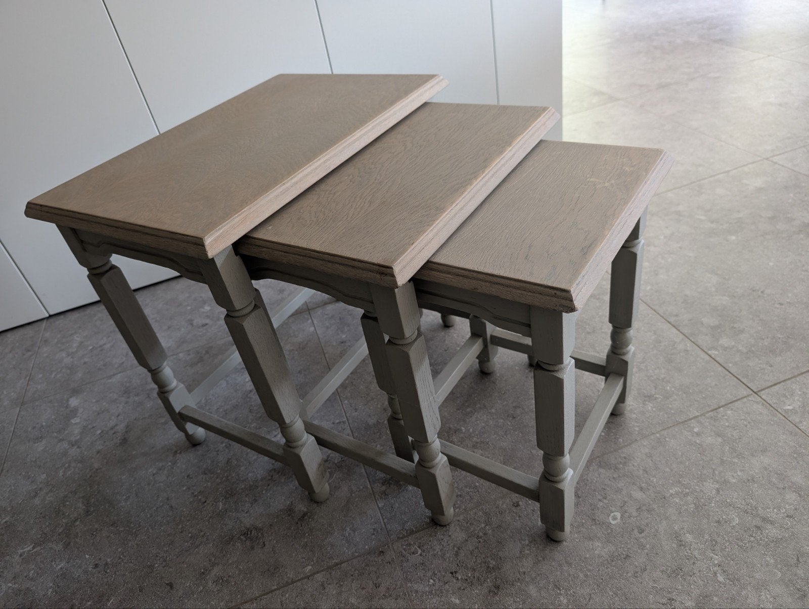 Driedelige bijzettafel, Ophalen