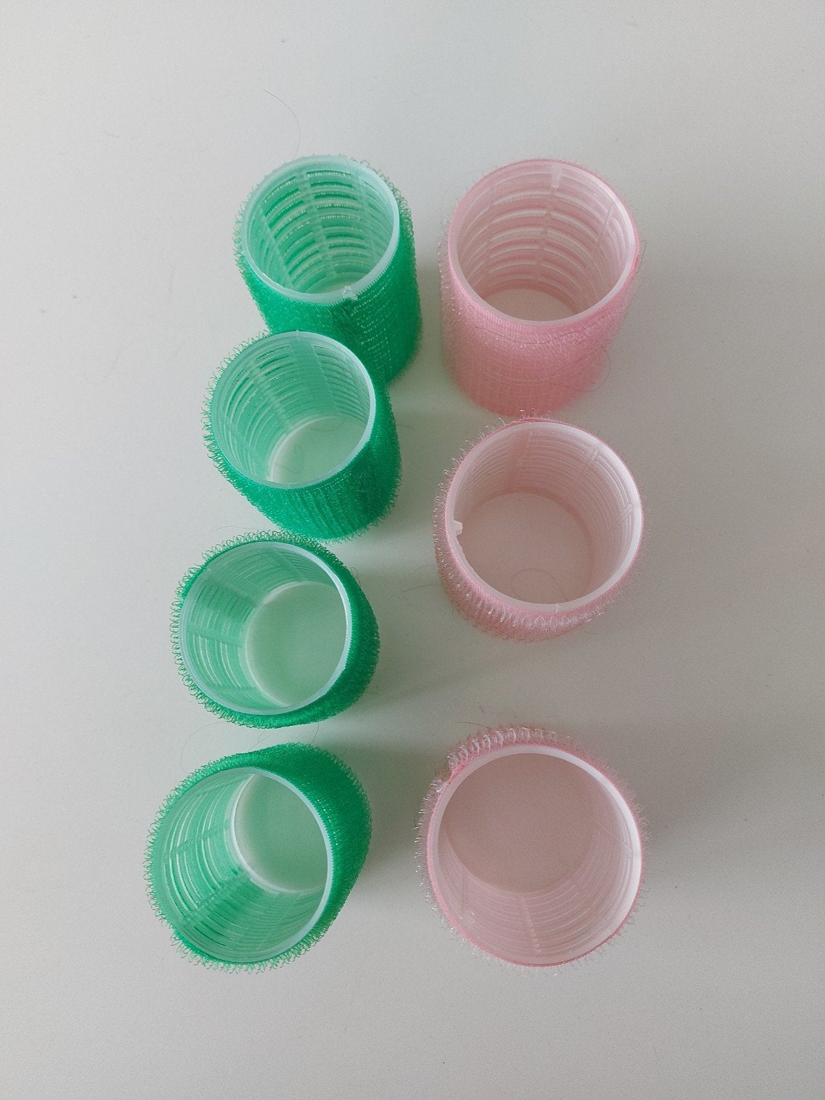 7 bigoudis en plastique (rouleaux adhésifs) comme neufs, Enlèvement ou Envoi, Utilisé, Autres types