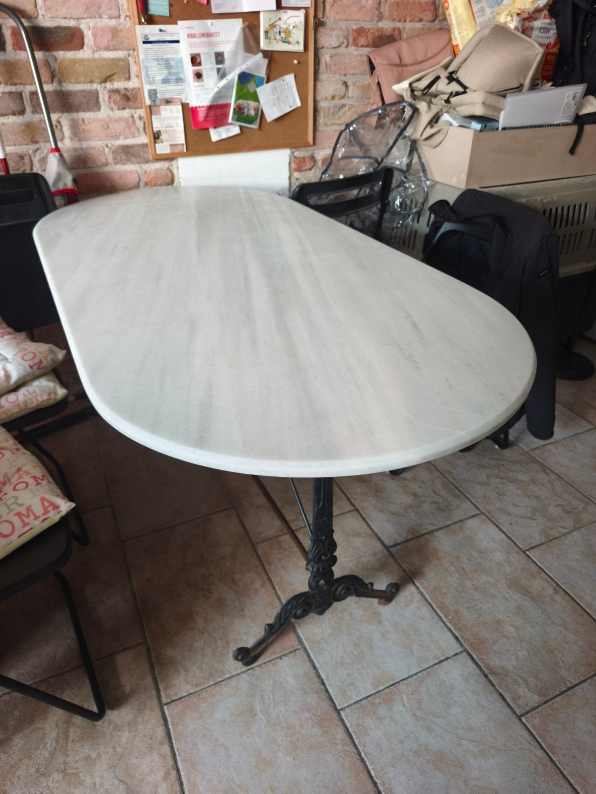 table à manger en marbre provenance "Espagne", Maison & Meubles, 150 à 200 cm, Cinq personnes ou plus, Comme neuf, Enlèvement