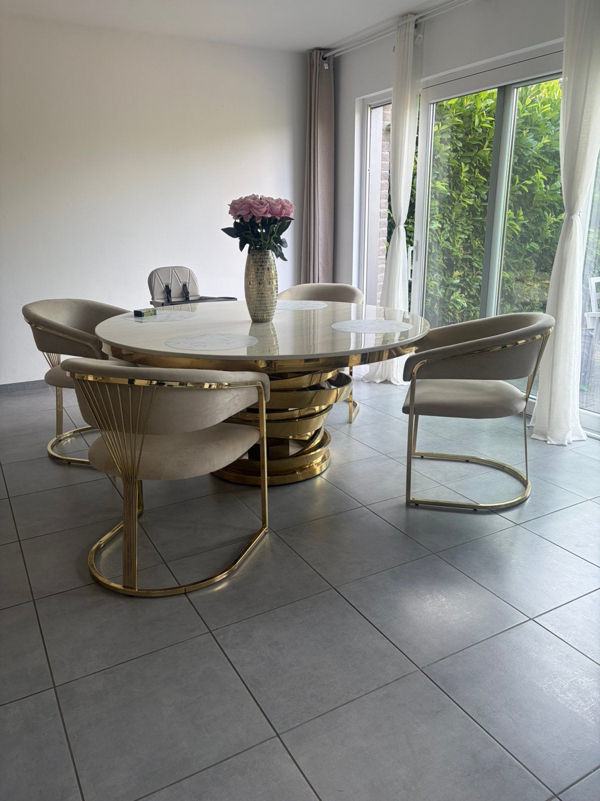 Table salle a manger, Maison & Meubles, Ameublement | Revêtements de sol, Enlèvement ou Envoi, Comme neuf