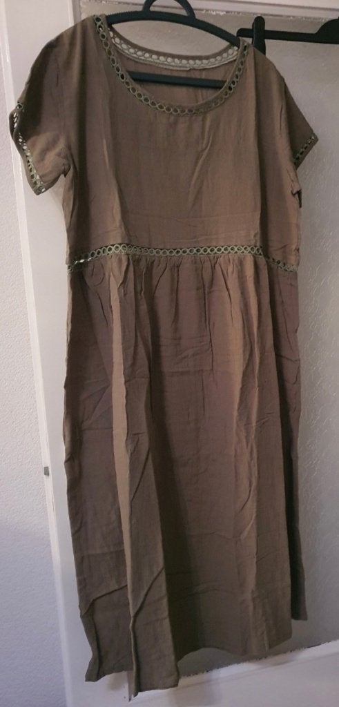 Leuke bruine/kaki zomerjurk met kanten details Maat: XXL, Meerkleurig, Maat 46/48 (XL) of groter, Nieuw, Ophalen of Verzenden