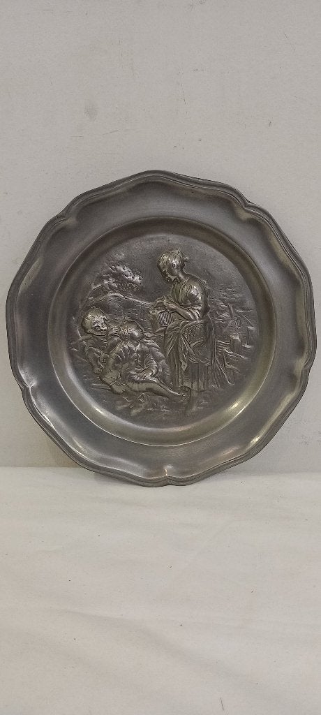 90% tinnen wandbord Scene Genre Relief Ø 22cm, Ophalen of Verzenden