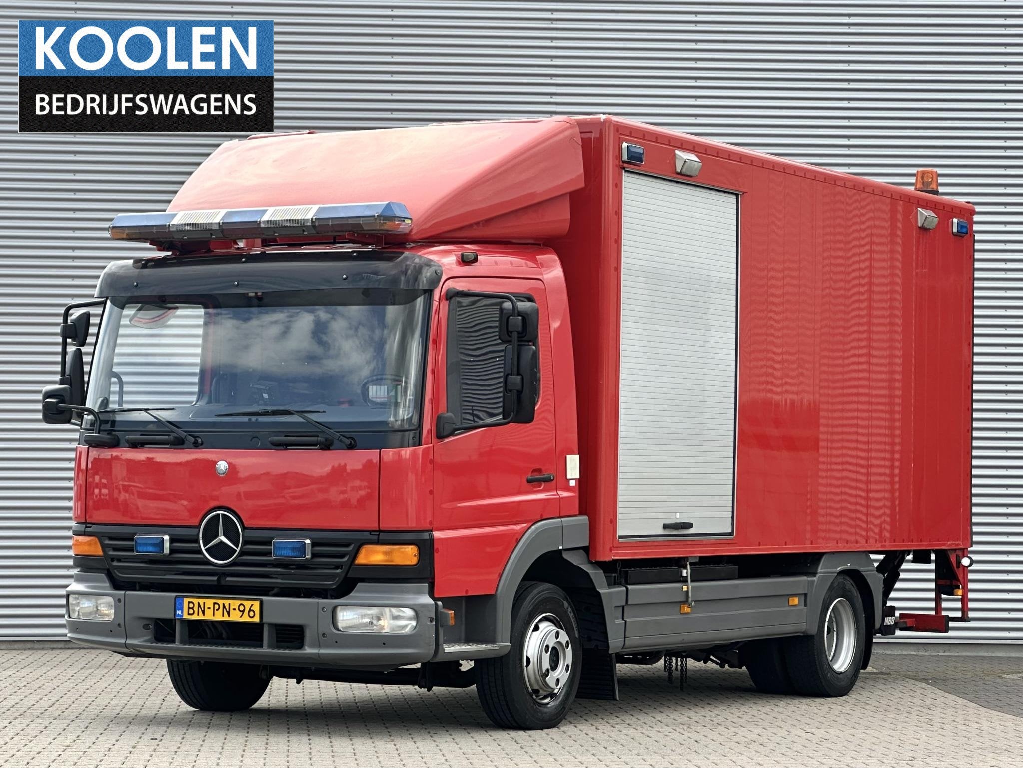 Mercedes-Benz 970.04 Atego 1018 laadklep trekhaak Brandweera, Autos, Achat, Attache-remorque, Entreprise, 2 places