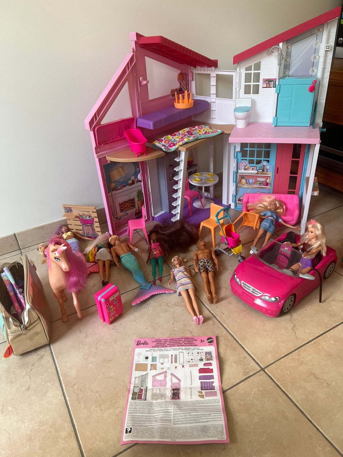 Barbiehuis met poppen, Kinderen en Baby's, Speelgoed | Poppenhuizen, Ophalen, Zo goed als nieuw