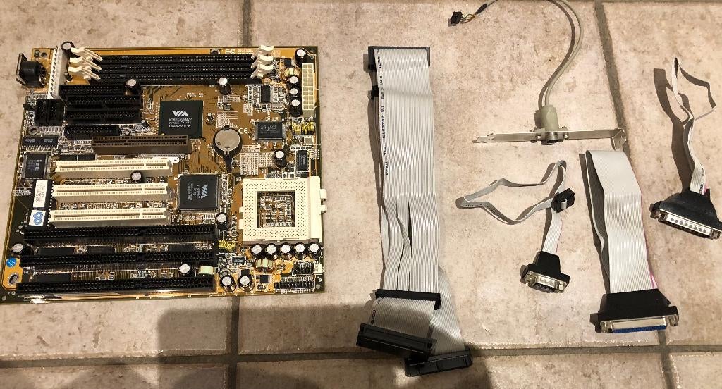 Moederbord11 Chaintech 5AGM2-F150 (Socket7) BabyAT, Ophalen, Overige soorten, Socket7, Zo goed als nieuw