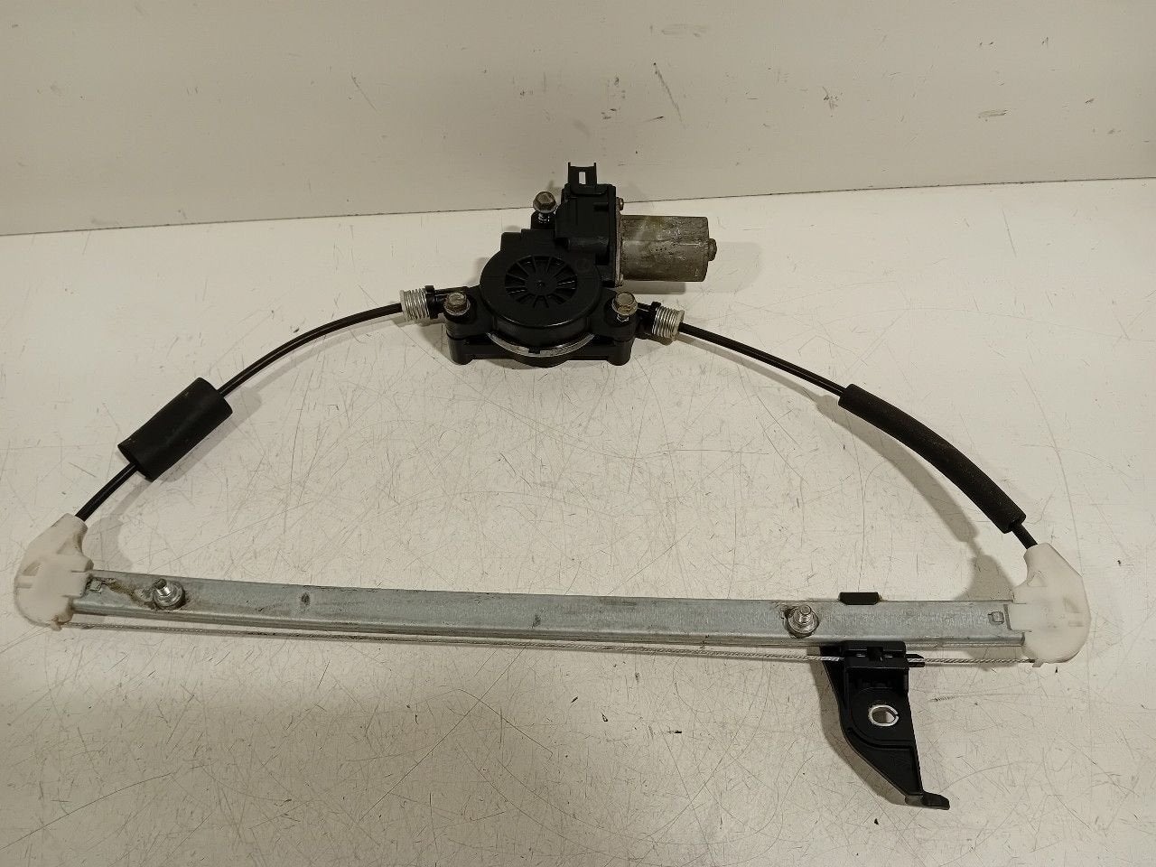Raammechaniek elektrisch rechts achter Mazda CX-3, Onderdelen@venauto.nl, Van der Ven Autorecycling B.V., Ettenseweg 76, 4706 PB Roosendaal, The Netherlands