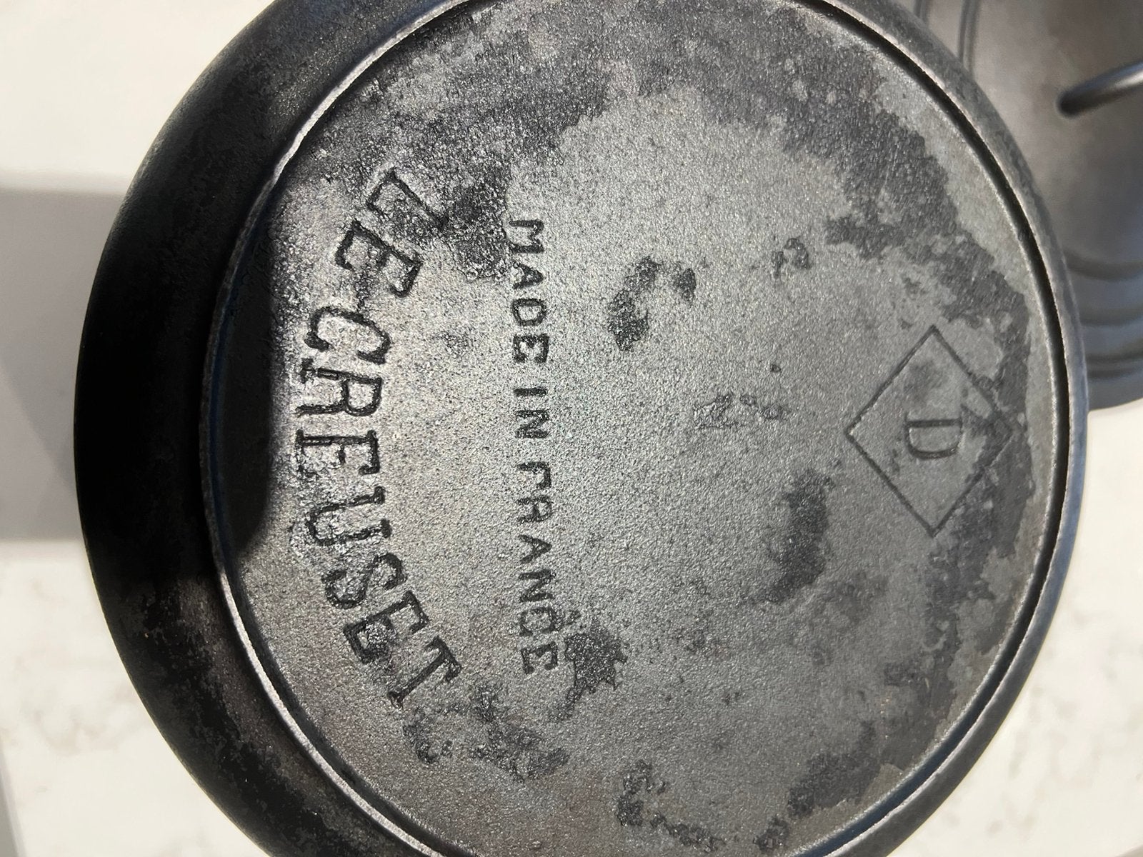 Poêle vintage Le Creuset 22 cm noire mate en bon état, Enlèvement ou Envoi, Le Creuset, Utilisé, Cocotte