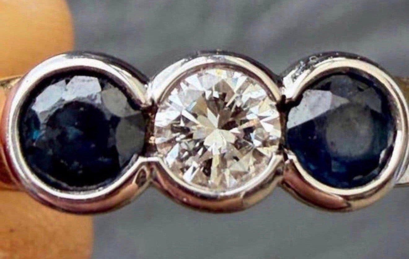 18K gouden ring met 1 natuurlijke diamant 2 blauwe saffieren, Bijoux, Sacs & Beauté, Enlèvement ou Envoi, 18 à 19, Or, Femme
