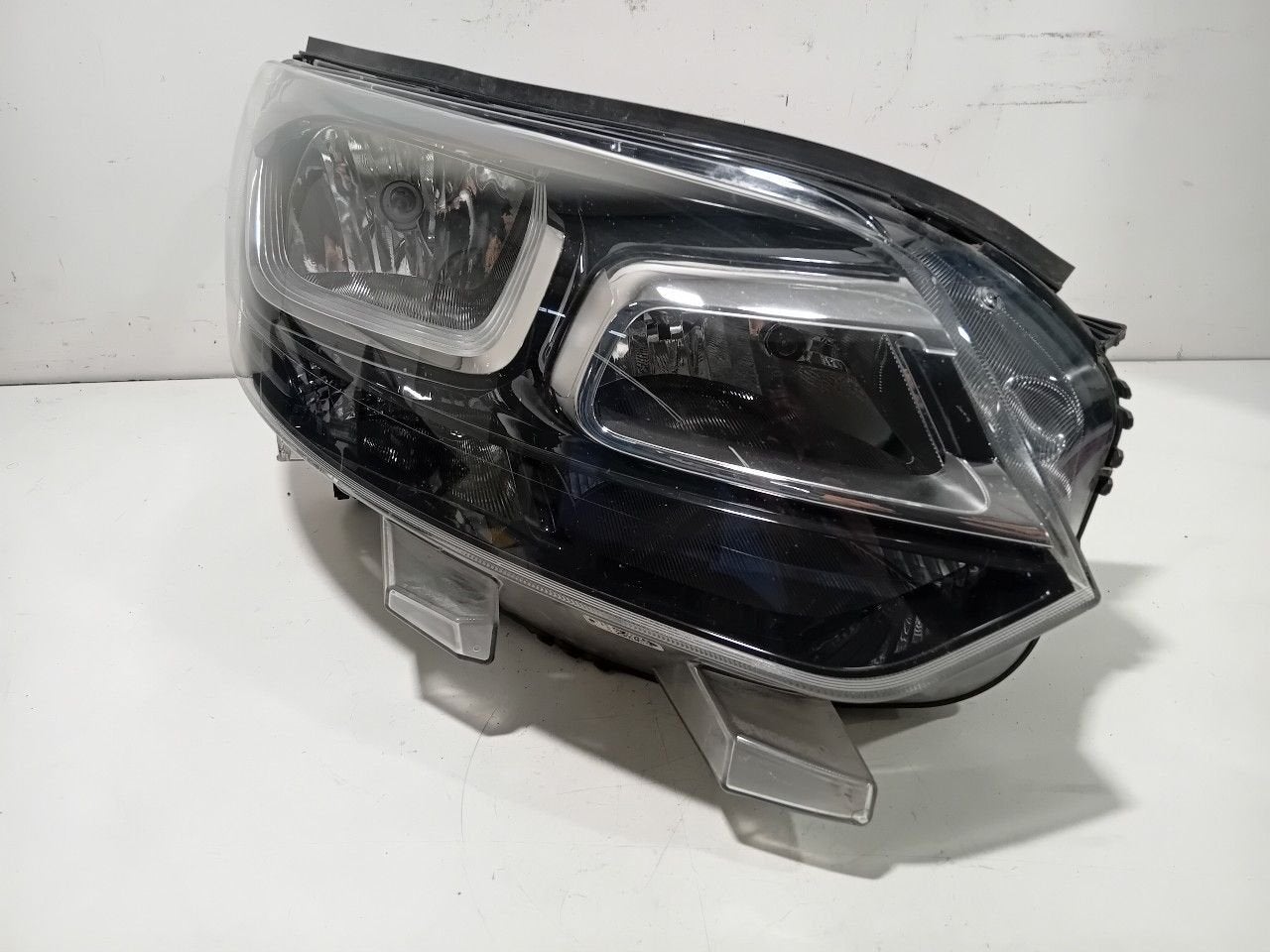 Koplamp rechts Opel Vivaro, Onderdelen@venauto.nl, Van der Ven Autorecycling B.V., Ettenseweg 76, 4706 PB Roosendaal, The Netherlands