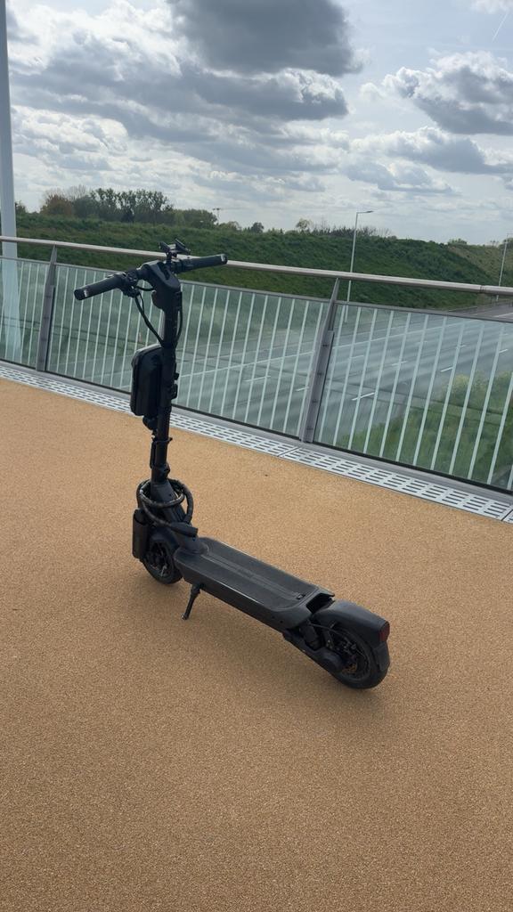Ninebot g3 Max (Opgevoerd 40 km/per u), Fietsen en Brommers, Ophalen, Zo goed als nieuw