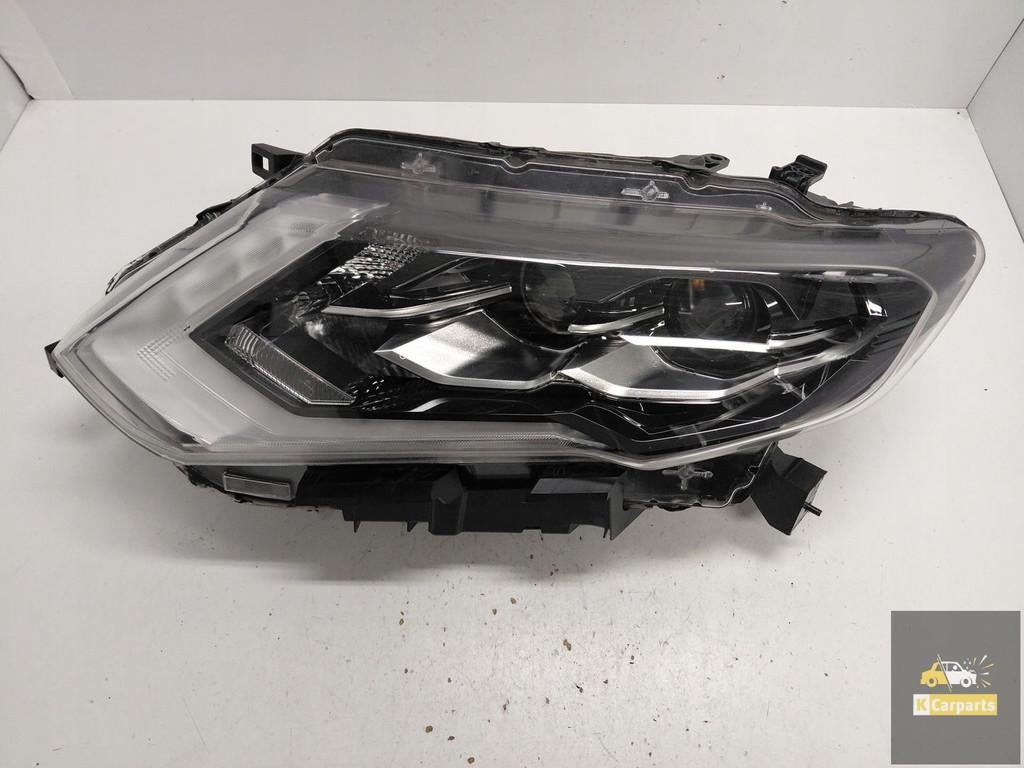 NIssan X-Trail T32 Lift Full Led-lamp links, Takashima 1-chome 1-1
220-8686  Yokohama, NISSAN_SR@mail.nissan.co.jp, Nissan, Gebruikt