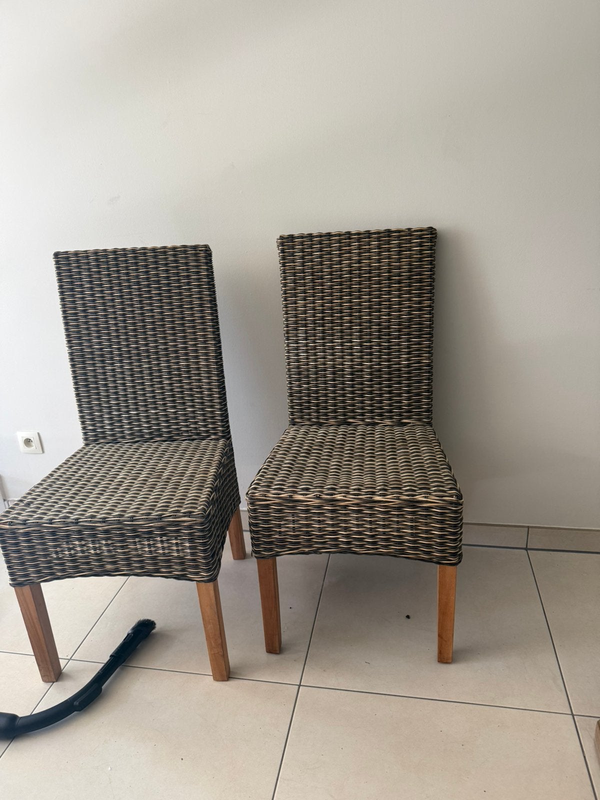 4 gewoven stoelen, Ophalen, Zo goed als nieuw