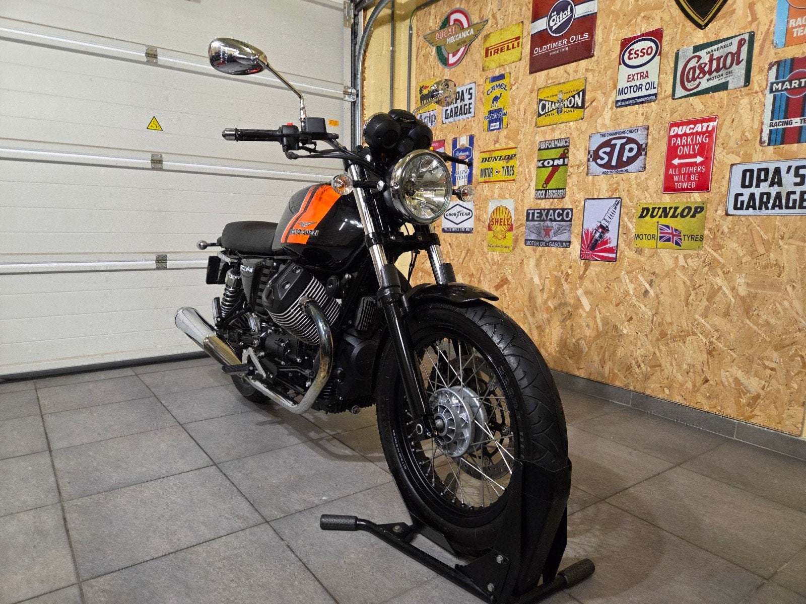 Magnifique Moto Guzzi V7 ! *Inspection et garantie*, Motos, Entreprise, Occasion, 2 cylindres, Permis Moto A2 minimum