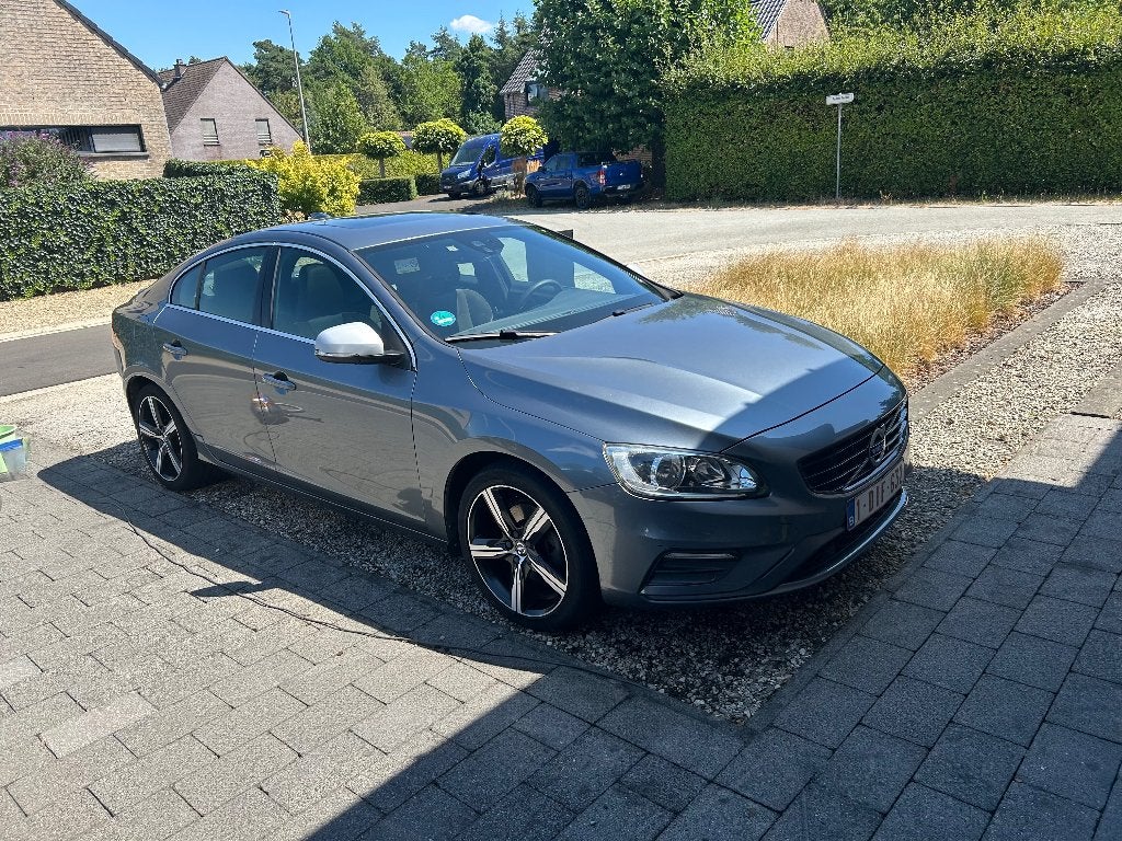 Volvo S60 2.0 T4 Momentum R-Design, Auto's, 4 deurs, Achterwielaandrijving, 4 cilinders, S60