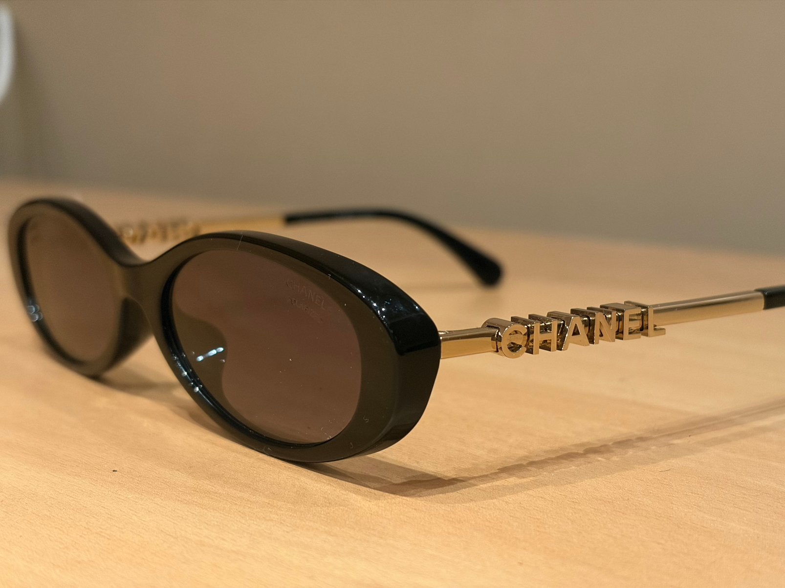 Lunettes de soleil noires Chanel pour femme, Enlèvement, Comme neuf, Noir, Lunettes de soleil