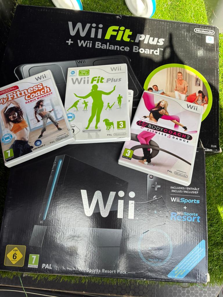 Wii console met balance board, spelletjes en accessoires, Games en Spelcomputers, Spelcomputers | Nintendo Wii U, Ophalen, Zo goed als nieuw