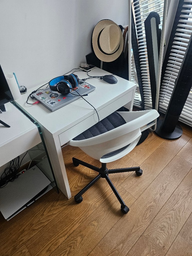 Klein IKEA-bureau met lade, wit, Ophalen, Hout, Zo goed als nieuw, IKEA
