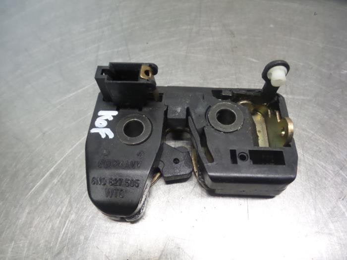 Slotmechaniek Achterklep van een Volkswagen Polo (Polo 94-), Gebruikt, -, Volkswagen, -