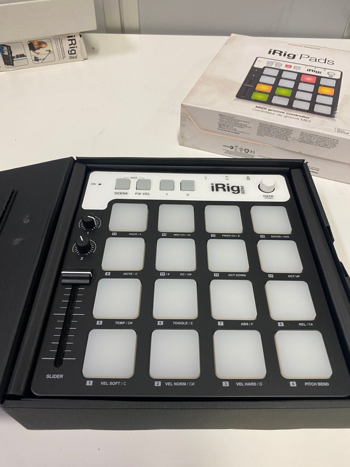 iRig Pads MIDI controller – compleet in doos, Muziek en Instrumenten, Midi-apparatuur, Ophalen of Verzenden, Zo goed als nieuw