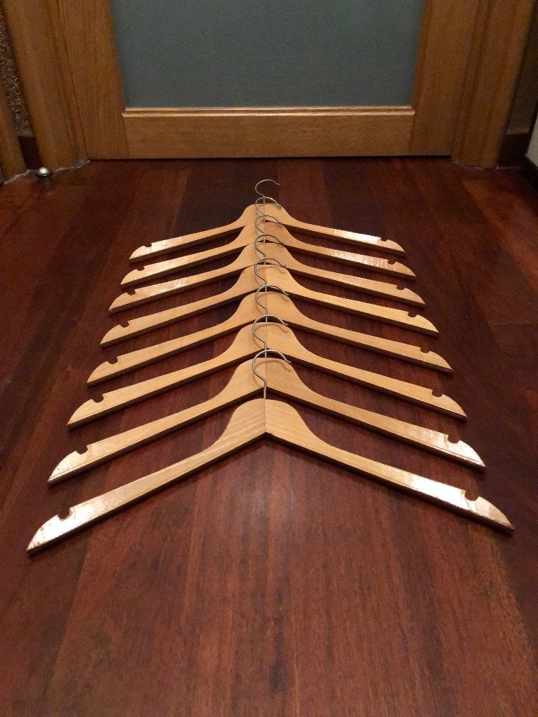 8 ergonomische vintage jaren 1950 houten kledinghangers, Ophalen of Verzenden, Zo goed als nieuw, Hout, Kinderen en Volwassenen