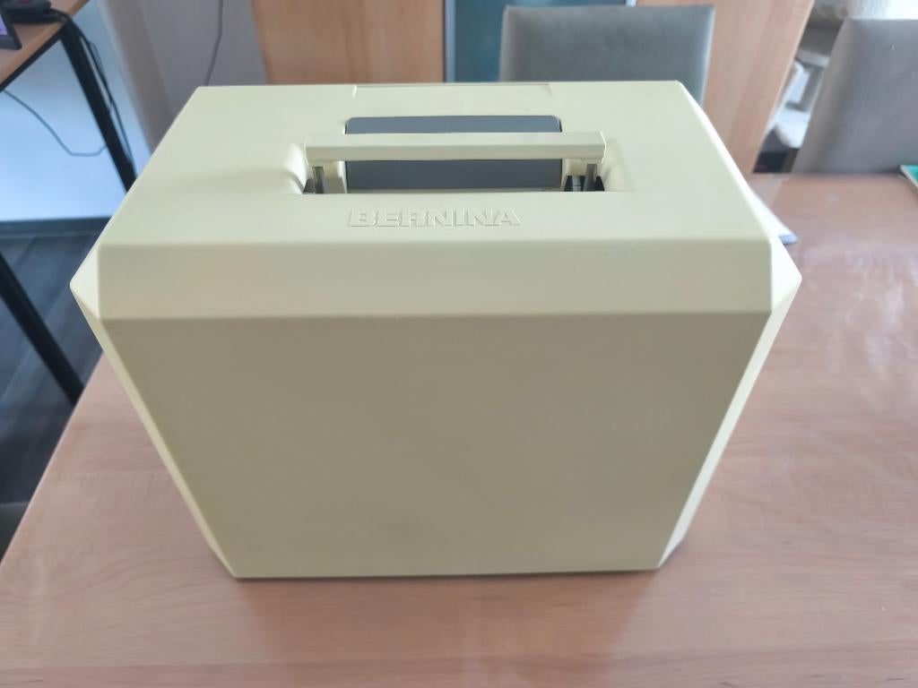 Bernina 1020 naaimachine, Hobby en Vrije tijd, Naaimachines en Toebehoren, Zo goed als nieuw, Naaimachine, Bernina, Ophalen