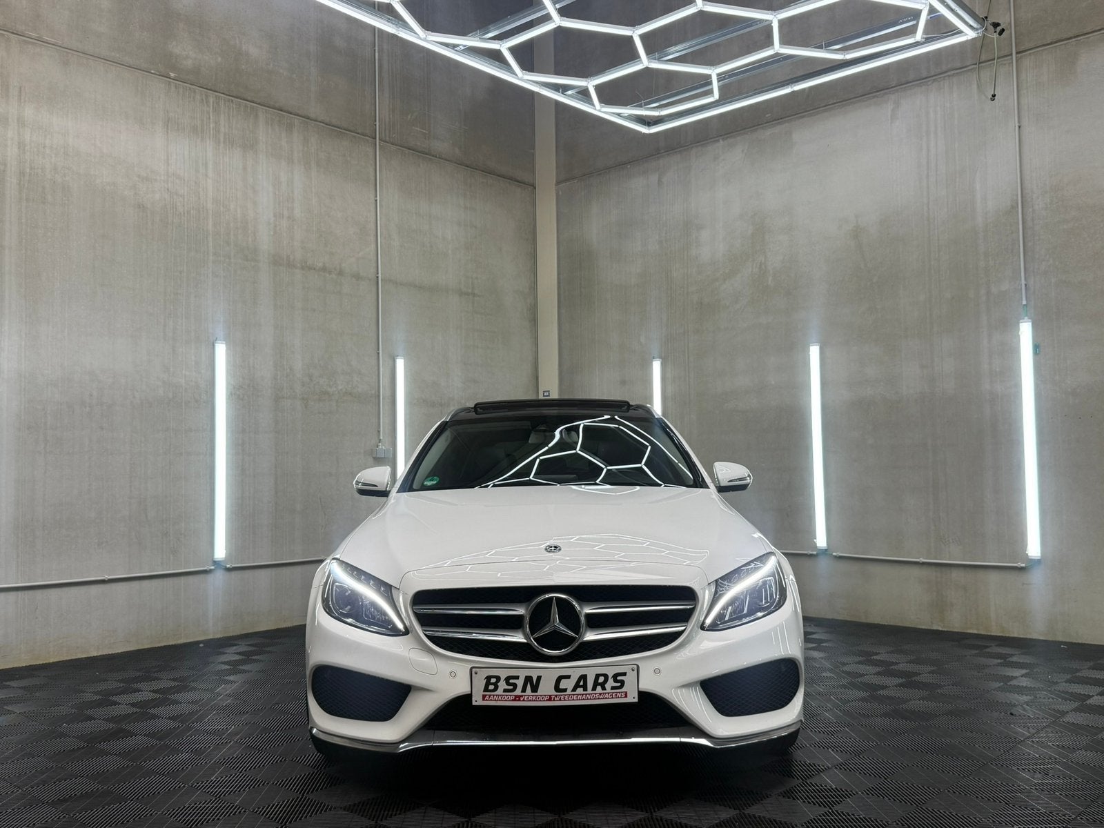 MERCEDES-BENZ C200/AMG/PANO/CAMERA/SFEER/GARANTIE, Auto's, Achterwielaandrijving, Wit, Leder, 5 deurs