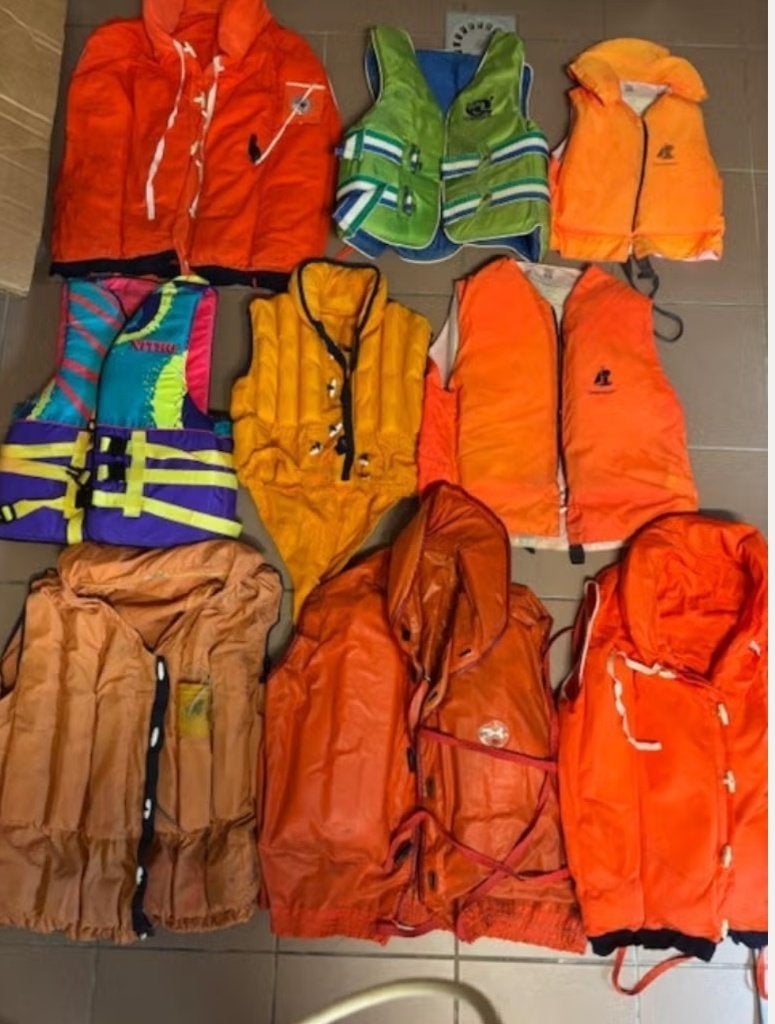 Lot de 9 gilets de sauvetage, Sports nautiques & Bateaux, Enlèvement ou Envoi, Utilisé, Femme ou Homme, Gilet de sauvetage ou Brassière