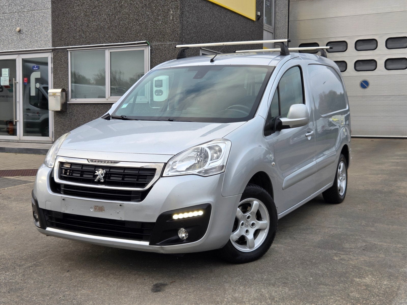 Peugeot Partner 2017 euro 6 Boîte Automatique Contrôle Ok, Autos, Argent ou Gris, Achat, Euro 6, 3 places