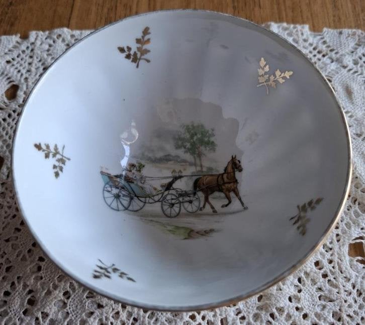 Vintage Franse wit porseleinen spoelkom, paard met koets, Antiquités & Art, Curiosités & Brocante, Enlèvement ou Envoi