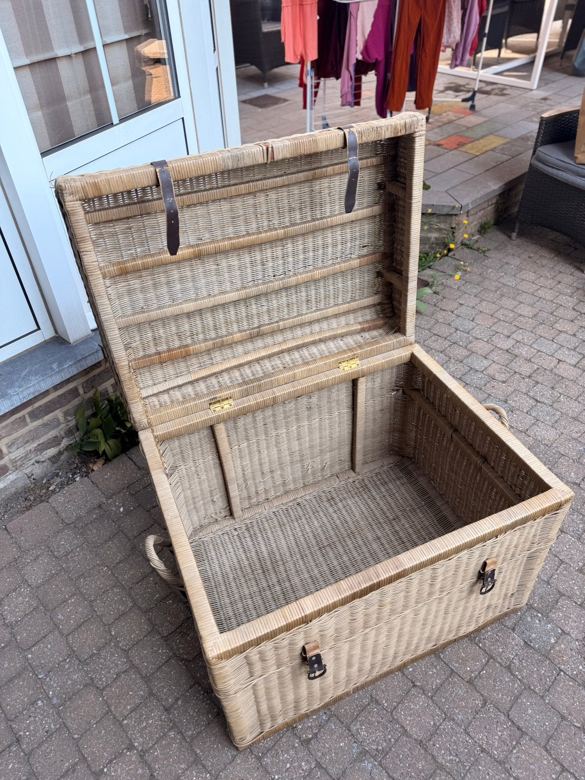 Grote rieten mand/kist met sluitbaar deksel, Ophalen, Gebruikt, 50 tot 100 cm, 75 tot 100 cm