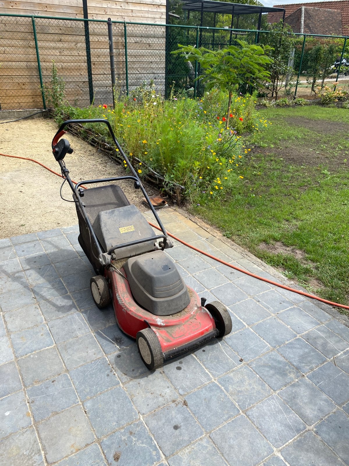 Elektrische grasmaaier, Tuin en Terras, Ophalen, Zo goed als nieuw, Elektrische grasmaaier
