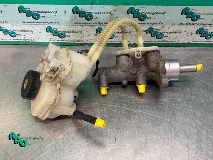 Hoofdremcilinder van een Opel Meriva (Meriva 03-), Gebruikt, -, -, Opel